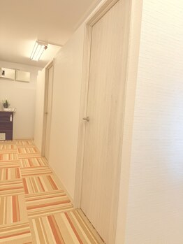 ファーストフォース鍼灸整体院 分倍河原店(1st. force鍼灸整体院)の写真/マンツーマンで完全個室のプライベート空間でお客様のお身体のお悩みに寄り添います。