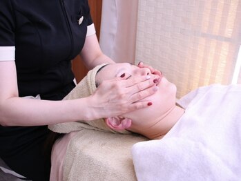 スキンフェイス(skin face)の写真/【毛穴の改善・美白ケア】《リンパマッサージ＆コラーゲン入り毛穴角質ケアコース70分》8300円⇒6500円