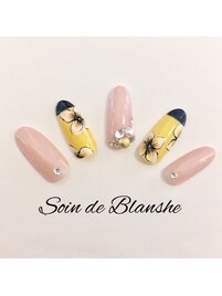 フラワーネイル￥7614(込)