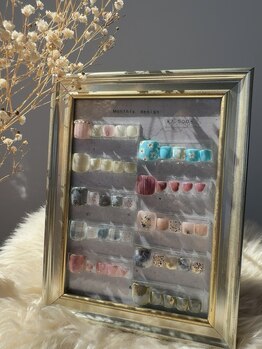 リトルムーン(Little moon)/4月〔foot〕monthly design 2