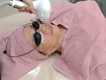 ユニクリア(Uni clear)の写真/【毛穴/小顔/輪郭/ホウレイ線/エイジングケア】小顔リンパ・RF照射・プラズマ・ハーブピーリング・肌管理