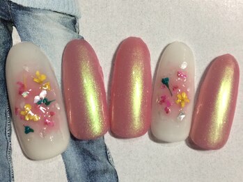 ネイルサロン リリオ(Nail Salon Ririo)/チーク小花ネイル