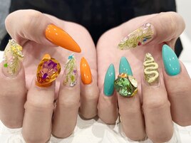 草むらにヘビさんがニョロニョロ