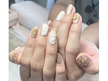 ヘアーアンドネイル ルシア(Hair&Nail Lucia)/秋っぽいお花とくまちゃんネイル
