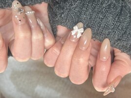 シンプルガーリーネイル