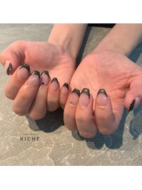 ラメ黒フレンチネイル