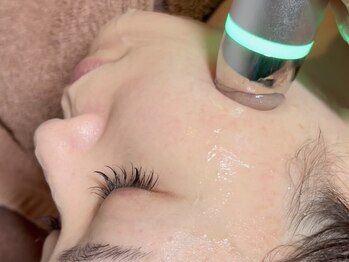 アース エステティック 川中島店(EARTH Aesthetic)の写真/肌を内側から美しく★ニードルレスインジェクターで悩みを改善！肌の奥、真皮層へ美容液成分を届けます♪