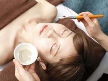 スピード美人 新宿店の写真/【10回のエステより1回のハーブ】ハーブピーリングでスッピン美人★肌のくすみケアをして透明感アップ♪