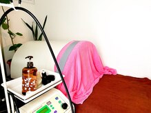 ティービーコジマ T・B・KOJIMAの雰囲気（セル吸引ローラーで全身流します）