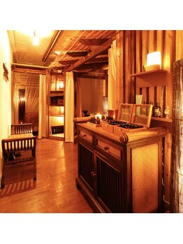 プルメリア シルフィア 横浜本店/非日常バリ空間