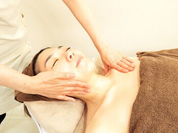 ビューティーアイカム ビューティー愛花夢/デコルテリンパマッサージ　