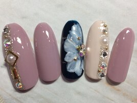 ビジュー×お花ネイル