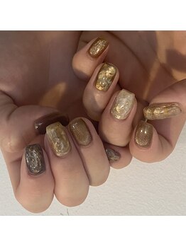 ヌア(nur.)/ゴールド×ブラウンnuance