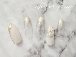 キラキラホワイトネイル