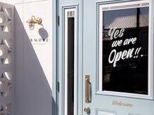 ビーモア(B.MORE)/サロン【入り口扉】