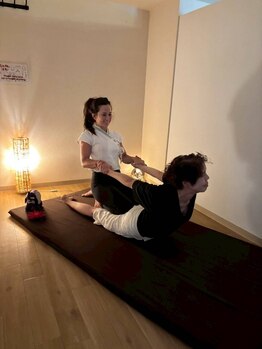 うえまち オーキッドタイ古式マッサージの写真/本格タイ古式60分¥5500◆全メニューフットスパ付◆固まった身体を伸ばしてほぐす!猫背/巻き肩/運動不足に◎