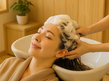 エメ 倉敷店(Aimer)の写真/【歪みを整える贅沢ご褒美ヘッドスパ】洗練された雰囲気の贅沢な空間で日常を忘れ癒しの時間をご提供♪倉敷