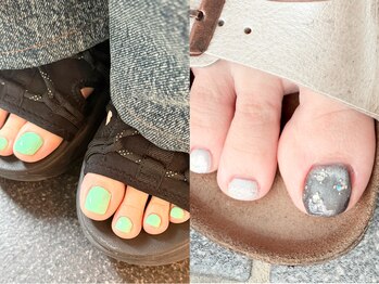 ジジ(Gigi)の写真/フットジェルが人気の季節！シンプルでも今の時期しか楽しめないデザインやカラーを思う存分楽しむのも◎