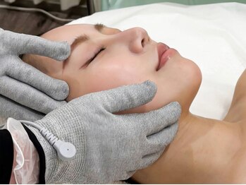 ローズミント(Rosemint)の写真/【話題の機器】特殊グローブ×熟練ハンドで劇的リフトUP！夕方のお疲れたるみ顔もパッとスッキリ解消♪