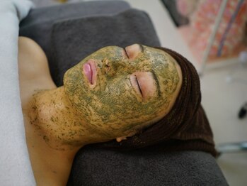 ユカリス(Yu.charis)/REVIハーブピーリング施術工程♪