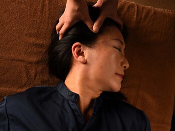 リフレックス堺筋本町/施術風景◇4　ドライヘッドスパ