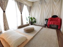 白を基調とした施術スペースでリラックスできます！