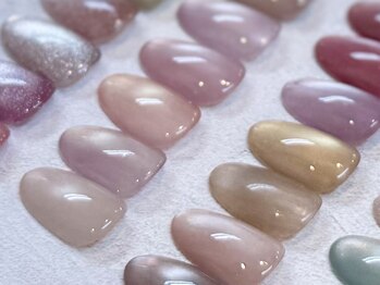 ヴォーグ(Vogue)の写真/【カラー250色/マグネット50色】シンプルなのにふんわり華やか☆ワンカラー¥4400~/マグネットネイル¥6600~