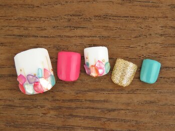 ネイルルーム ナップ(Nail Room Nap)/シェルストーンで夏ネイル