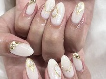 ハニービービー(Honey Bee Bee)/ホワイトニュアンスネイル