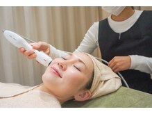 肌データは、一生の資産。通うたびに「数値」と「見た目」の変化をグラフで実感