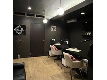 ポッシュ(Posh)の雰囲気(Wi-Fiあり。テレビを観ながら楽しく施術が受けられます)