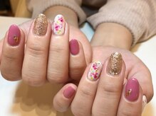 ネイルズ ララ(nails Lala)/ニュアンスフラワーネイル。