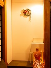 アオイ(Aoi)/メイク 、お着替えルームです