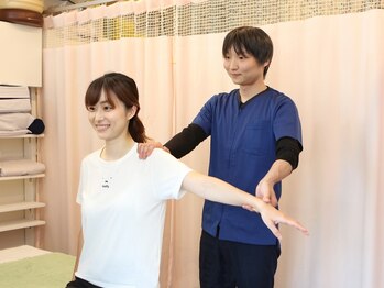 さいとう治療院 新百合ヶ丘/巻き肩ストレッチ 