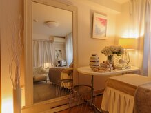 ラグラン銀座メディカルエステ 高輪ゲートウェイ店/エントランスの奥に個室あり♪