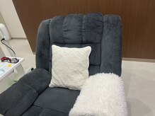 ホワイトニング ショップ 豊見城店の雰囲気(リクライニングソファーでリラックスしながら歯を白く♪)
