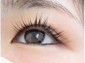 ブルーミン(Bloomin')/持続力◎高保湿Trまつげパーマ