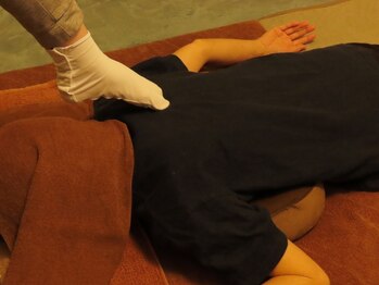 アシトテ(Ashi to te)の写真/【女性専用サロン】肩こりは【足圧￥3500】で改善!指圧では難しい深いコリ/筋肉を緩ませリラックス状態に♪