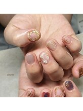 シルニー リム(Silny rim)/アシンメトリーニュアンスネイル