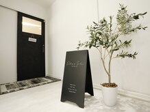 ポラリスサロン(Polaris Salon)/複合施設入口に目印の看板あり