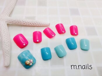 エムネイルズ(m nails)の写真/足先のオシャレも抜かりなく♪フットもつけ放題メニューご用意◎サンダルの映えるお気に入りの指先へ☆