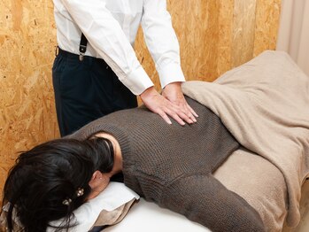 リゾネート/もみほぐし施術風景