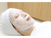 お肌のお悩みに徹底的に寄り添い、本来の美しさへ導きます。