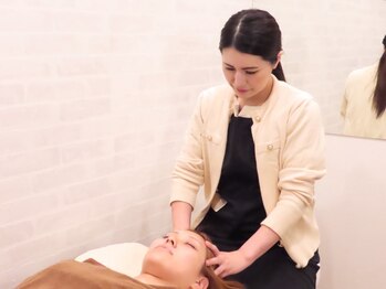 ヴィヴァーチェ(VIVACE)の写真/【ほうれい線/たるみ根本改善】頭部からしっかり引き上げ、理想の美しいフェイスラインに♪