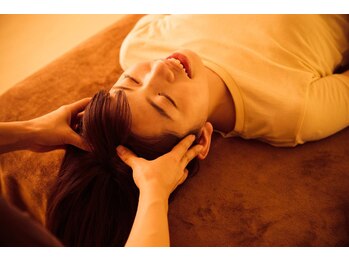 ラモアナ 都島店(lamoana)の写真/ぐっすり眠れる体へ導くヘッドスパ★脳からほぐれる新感覚リラックス★
重たい頭が、ふわっと軽くなる★