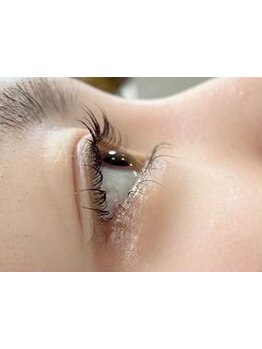 ナチュラル上品な目元にしたい