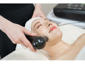 ピアシェ(Piache)/ 針を使わずに美容成分を