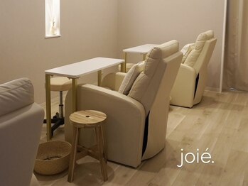 ジョイエ 桂駅前店(joie)の写真/【桂駅徒歩3分】ゆったり落ち着けるふかふかのチェアと心地よいハンドスパで日常の疲れも解消♪
