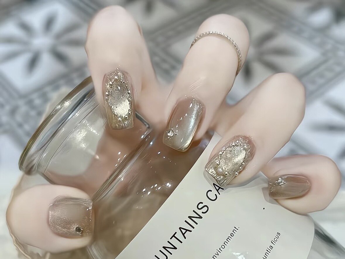 2026年冬トレンド】ゴールド オフィスのネイルデザイン集｜人気順｜2