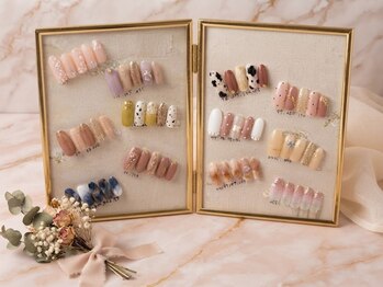 アトレ(Attrait)の写真/【豊富なサンプル◎】御新規様トレンドデザインから選べるアートコースが人気♪丁寧で手際の良い施術♪